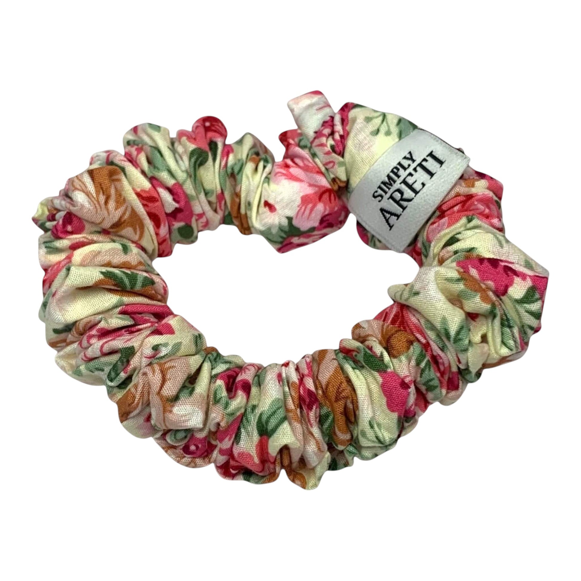 Floral patterned XS scrunchie light beige with a brand label on a white background, side
scrunchie σε XS μέγεθος υφασμάτινο σε χρώμα απαλό μπεζ με παστέλ λουλούδια ιδανικό για καθημερινή χρήση. 